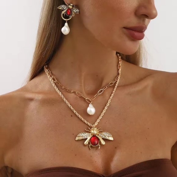 Gold and Red Bee🐝 Pendant Necklace - Picture 3 of 5